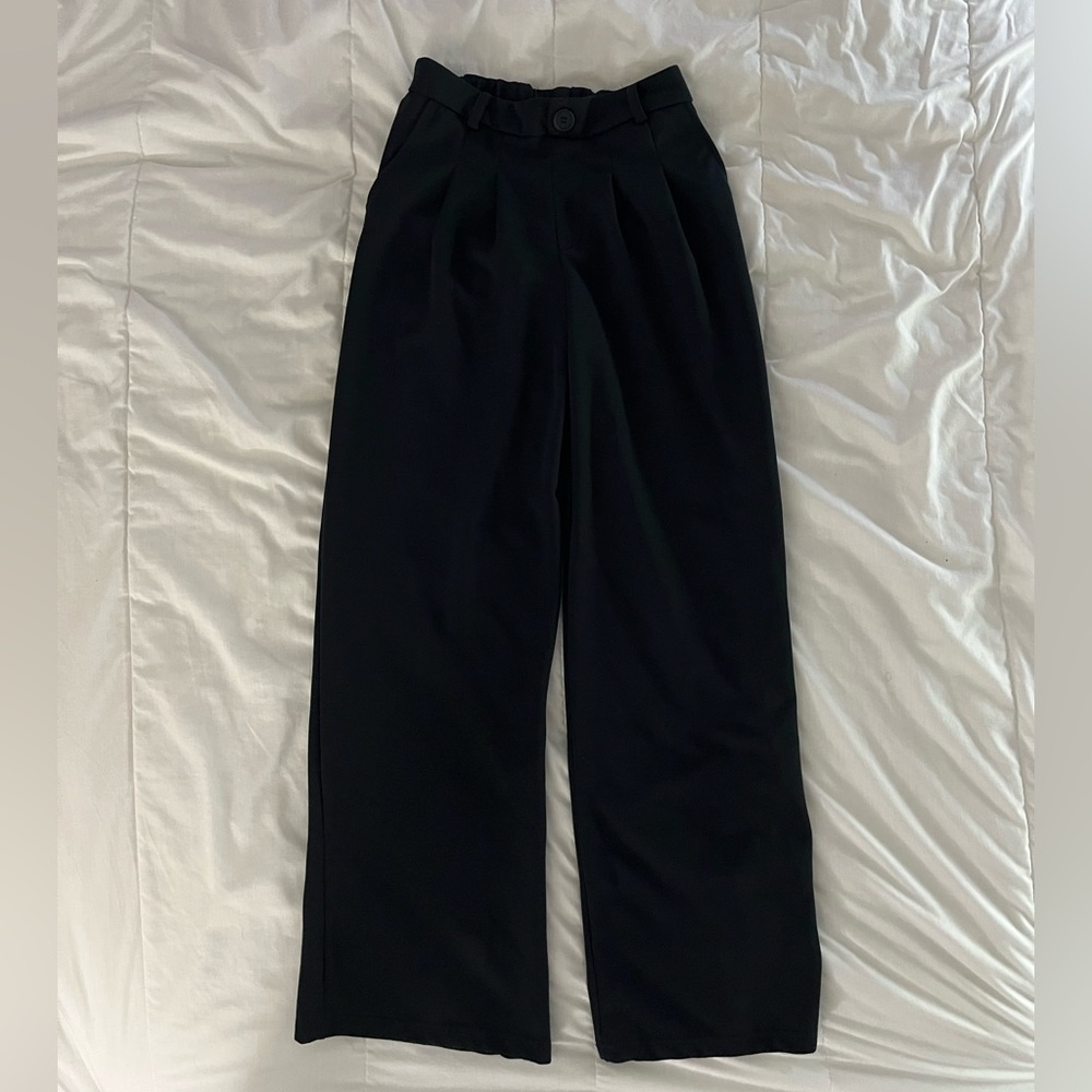 “No Comment NY•LA” black trousers.